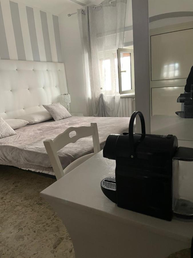 Alderi Hotel Матера Екстериор снимка